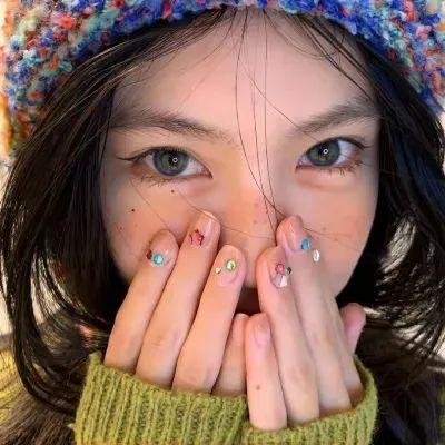 芒果和红色轮椅